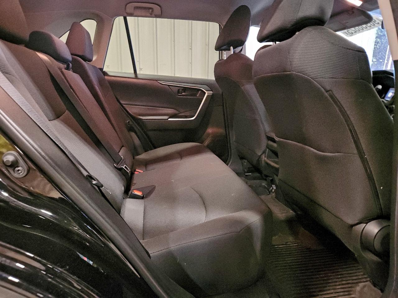 2021 TOYOTA RAV4 LE photo 10