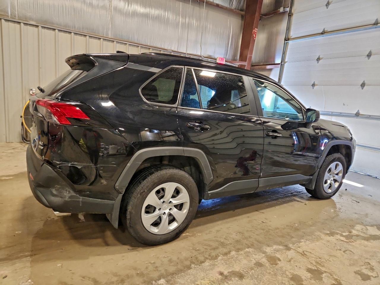 2021 TOYOTA RAV4 LE photo 3