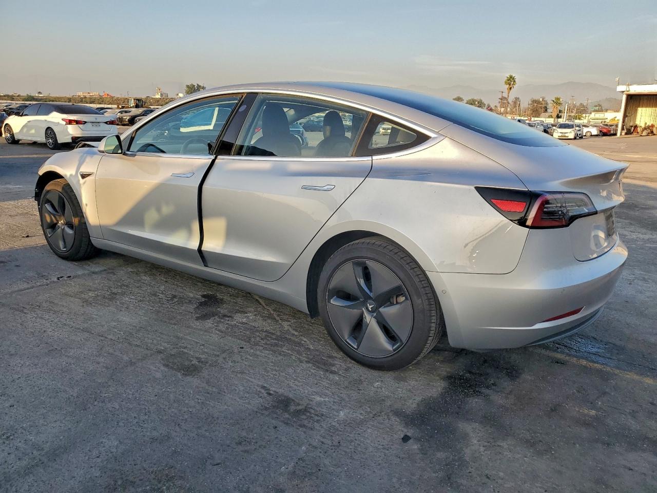 2018 TESLA MODEL 3 photo 4