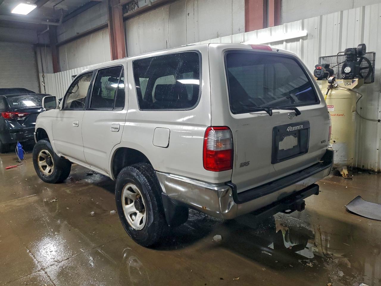 1998 TOYOTA 4RUNNER SR5 photo 2
