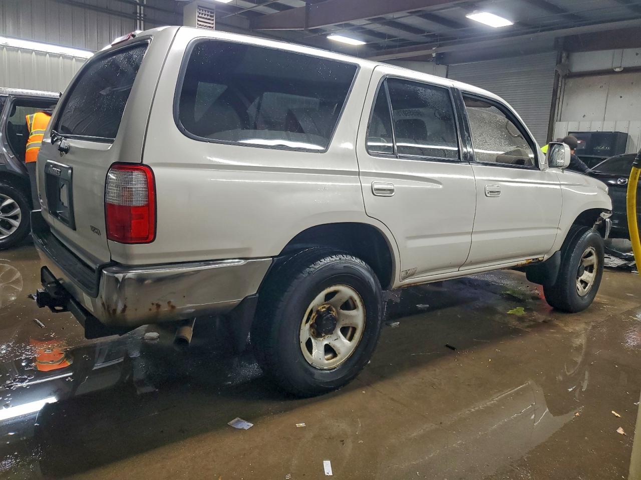 1998 TOYOTA 4RUNNER SR5 photo 3