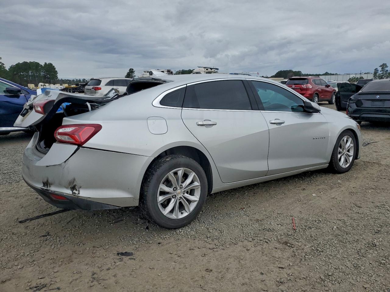 2022 CHEVROLET MALIBU LT photo 3