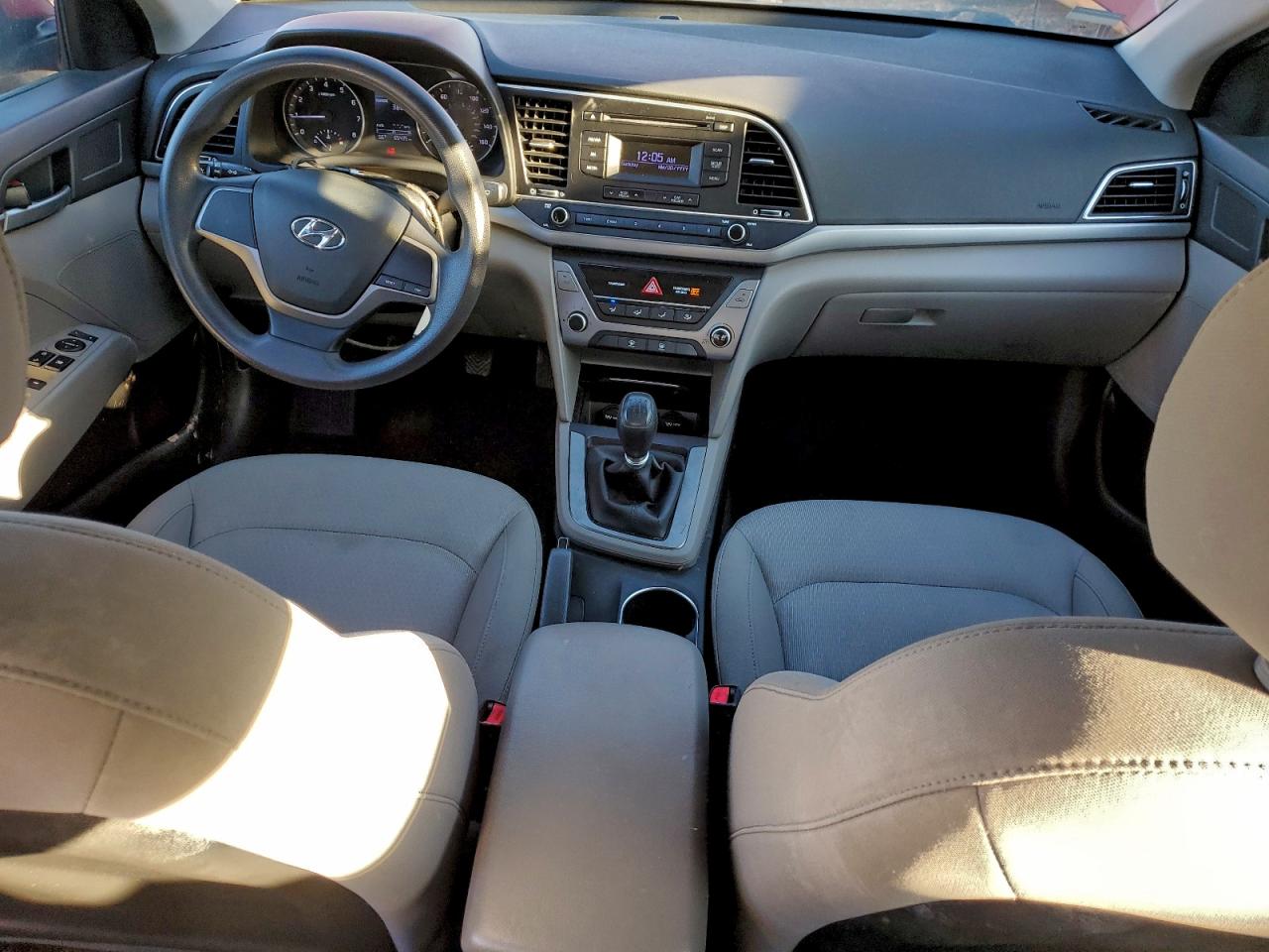2017 HYUNDAI ELANTRA SE photo 8