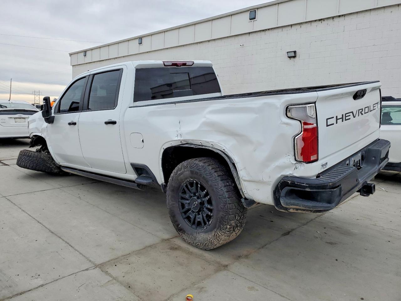 2024 CHEVROLET SILVERADO K2500 ZR2 photo 2