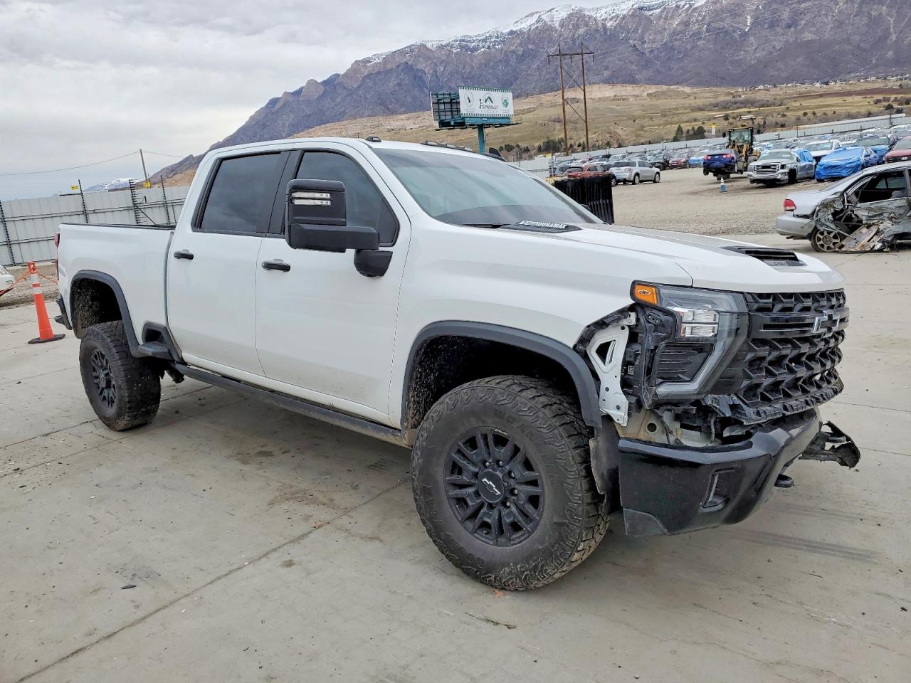 2024 CHEVROLET SILVERADO K2500 ZR2 photo 4