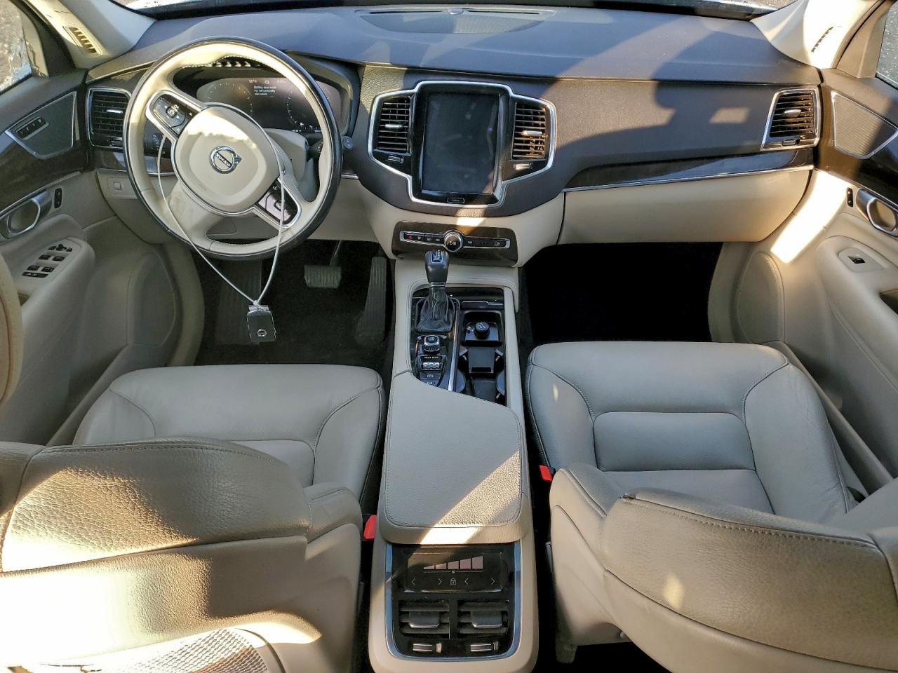 2018 VOLVO XC90 T6 photo 8