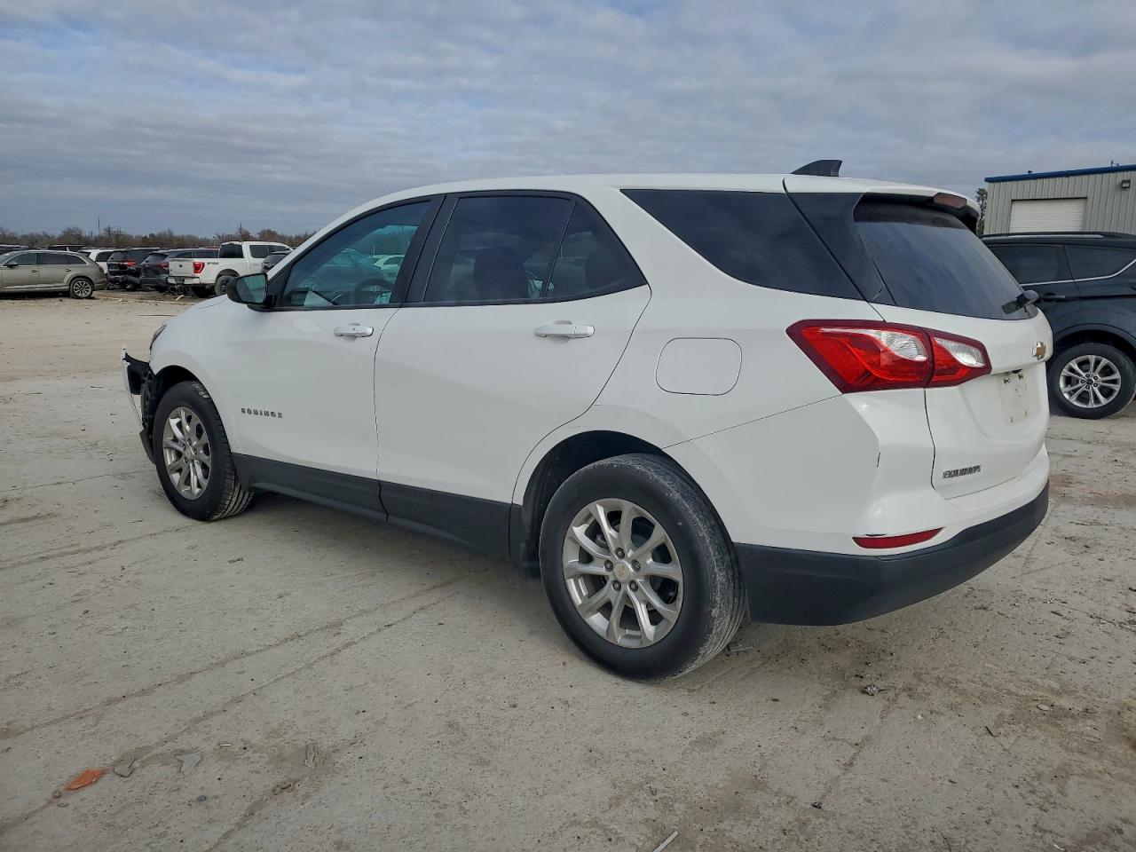 2021 CHEVROLET EQUINOX LS photo 2