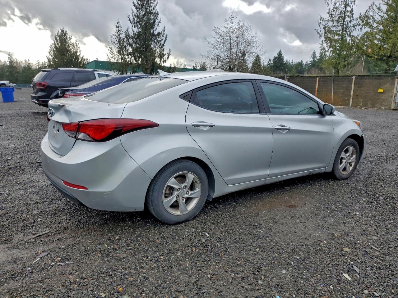 2014 HYUNDAI ELANTRA SE photo 3