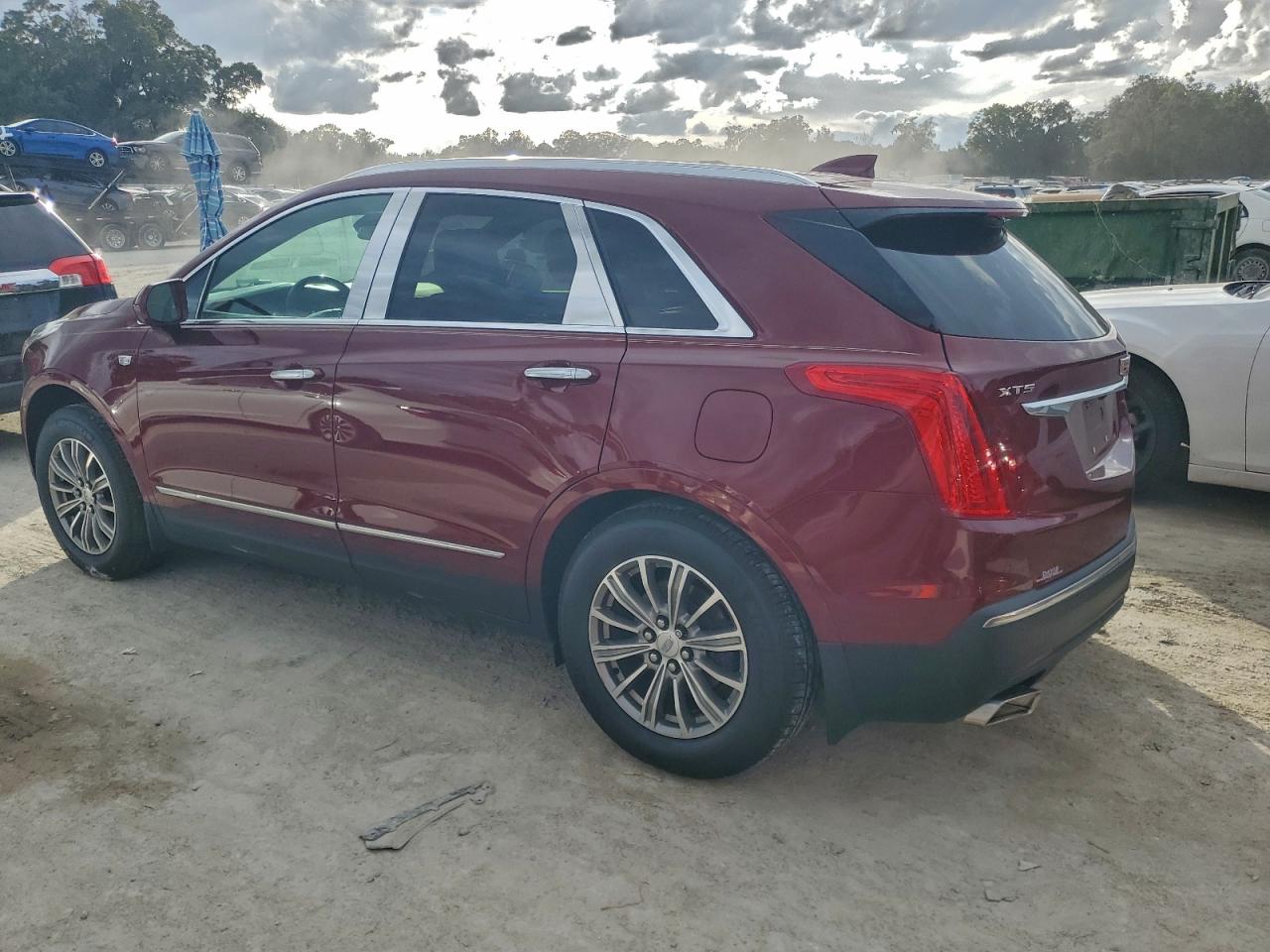 2017 CADILLAC XT5 LUXURY photo 2