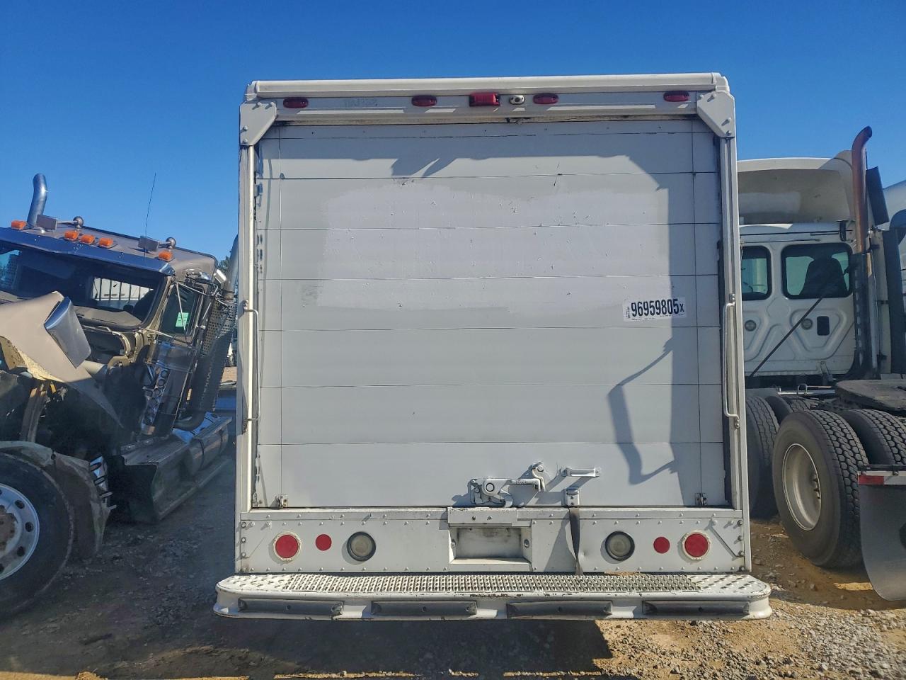2009 FORD E450 DELIVERY TRUCK photo 16