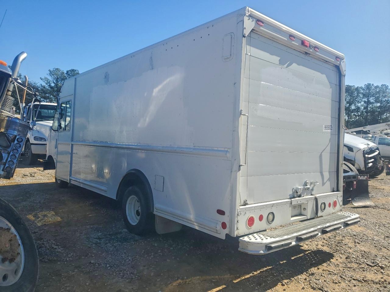 2009 FORD E450 DELIVERY TRUCK photo 4