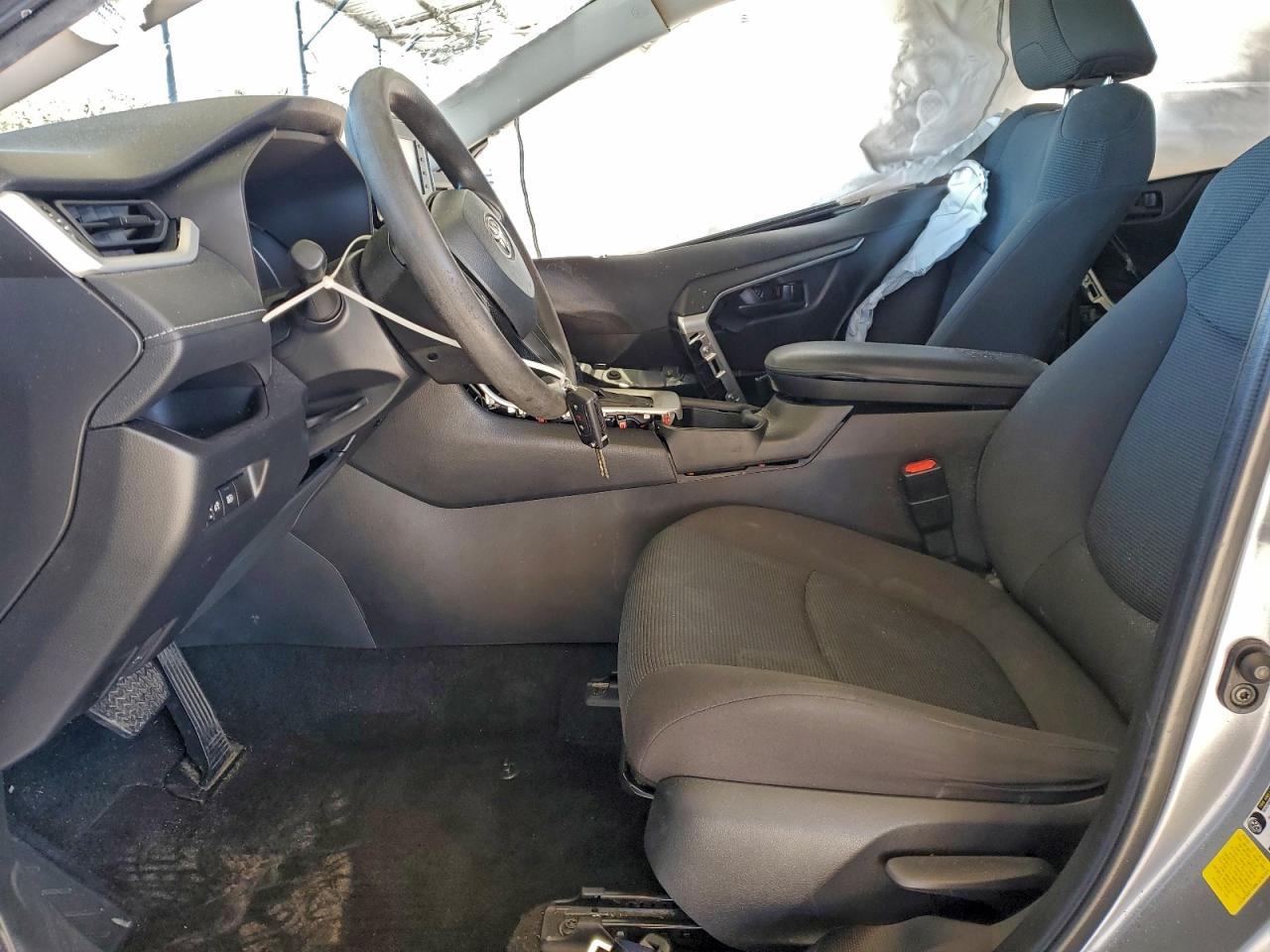 2022 TOYOTA RAV4 LE photo 13