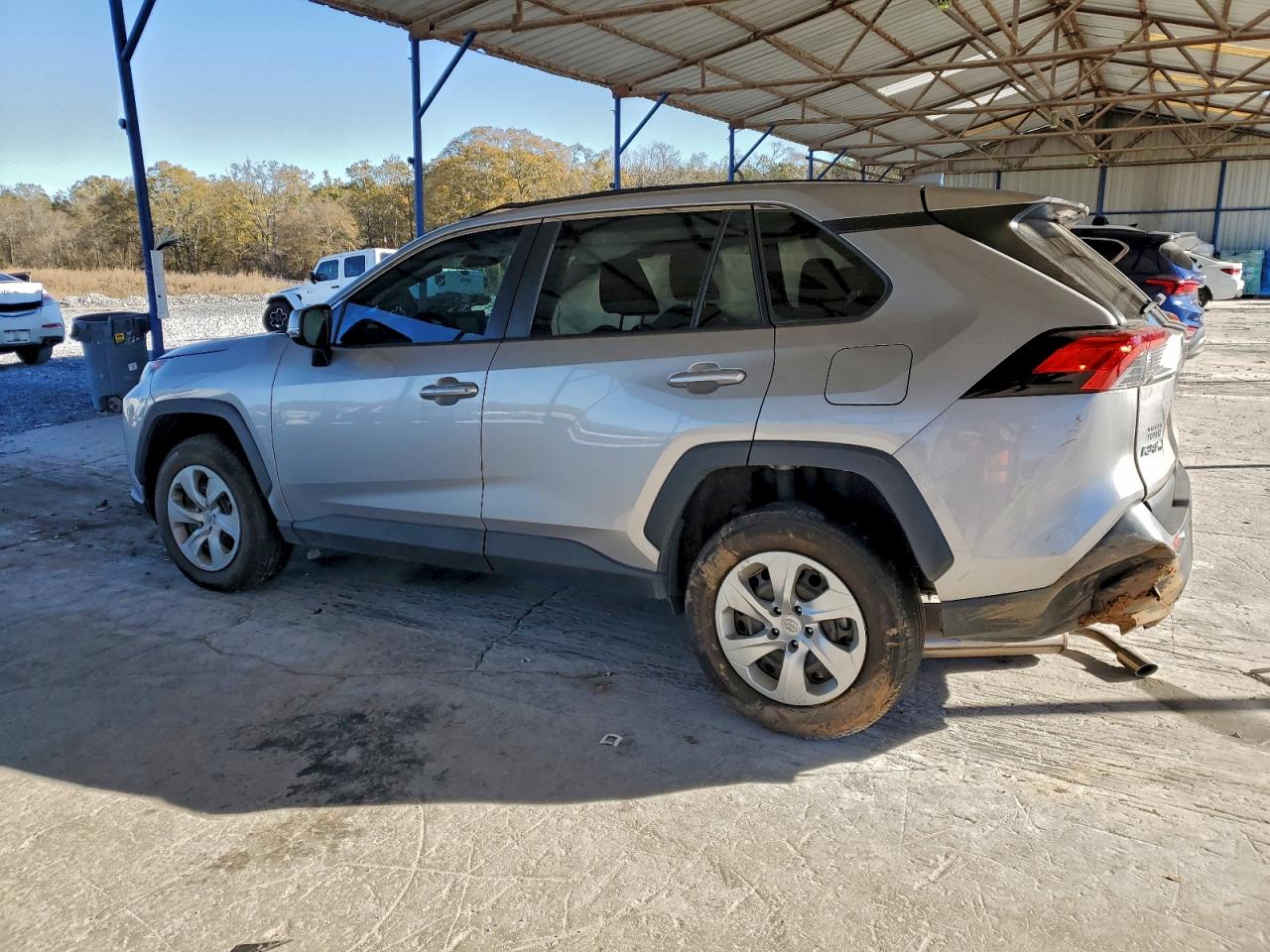 2022 TOYOTA RAV4 LE photo 3