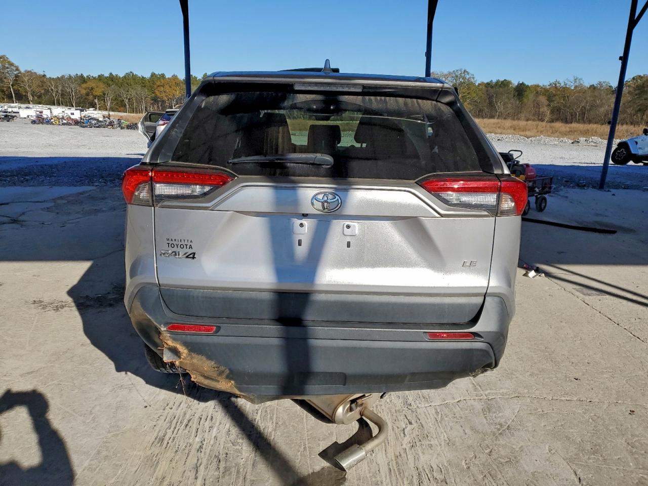2022 TOYOTA RAV4 LE photo 11