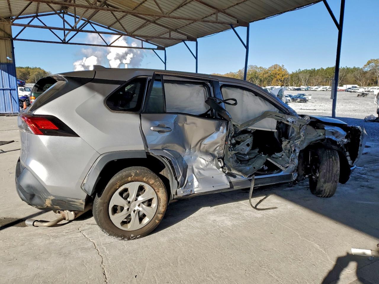 2022 TOYOTA RAV4 LE photo 5
