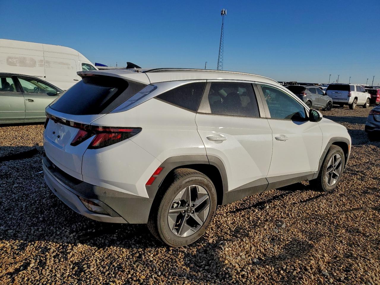 2025 HYUNDAI TUCSON SEL photo 3