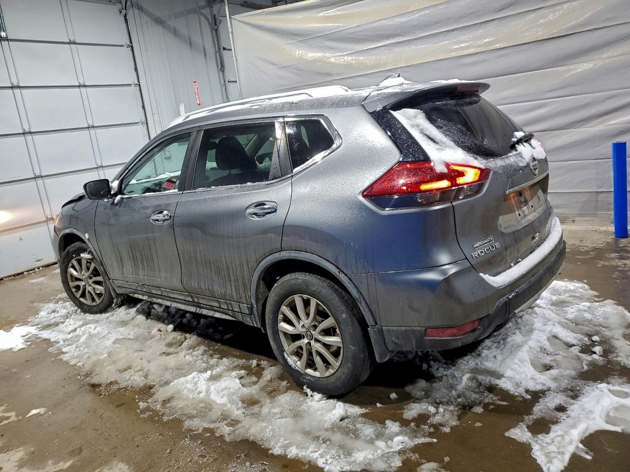 2018 NISSAN ROGUE S photo 2