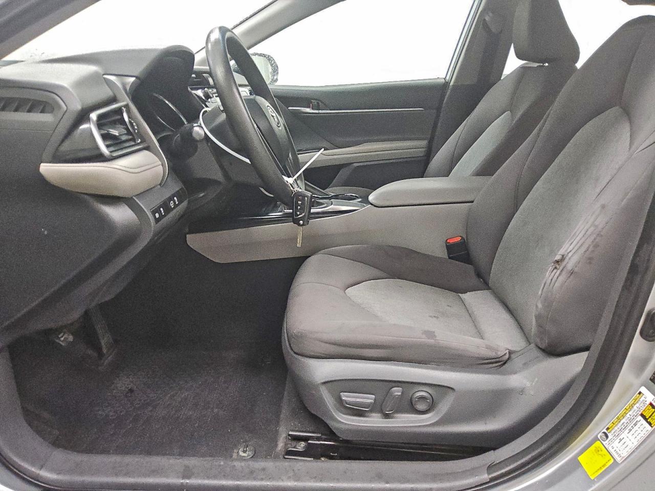 2020 TOYOTA CAMRY LE photo 7