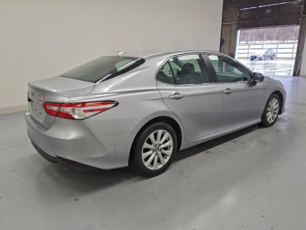 2020 TOYOTA CAMRY LE photo 3