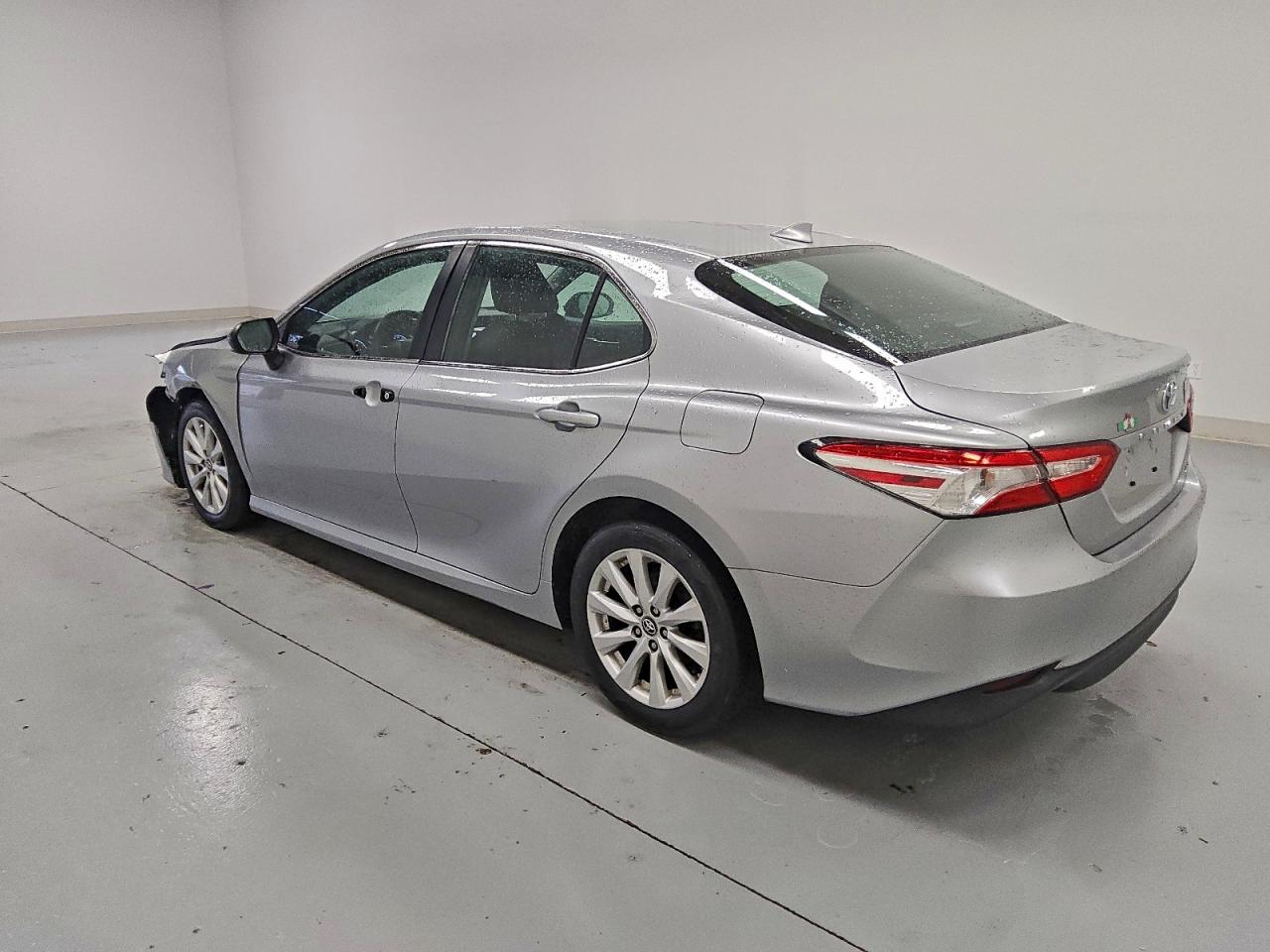 2020 TOYOTA CAMRY LE photo 2