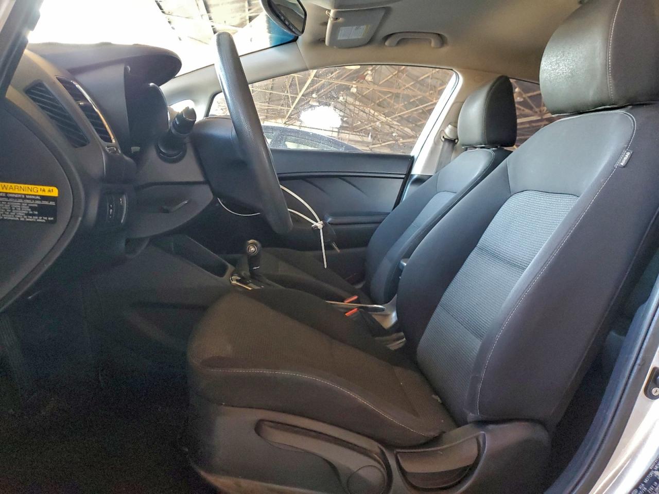 2017 KIA FORTE LX photo 13