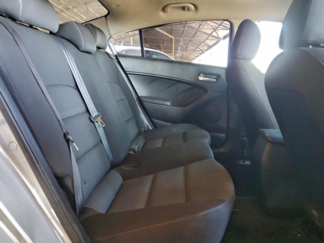 2017 KIA FORTE LX photo 19