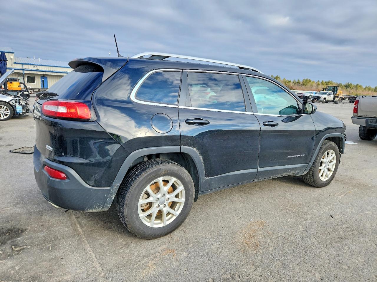 2017 JEEP CHEROKEE LATITUDE photo 3
