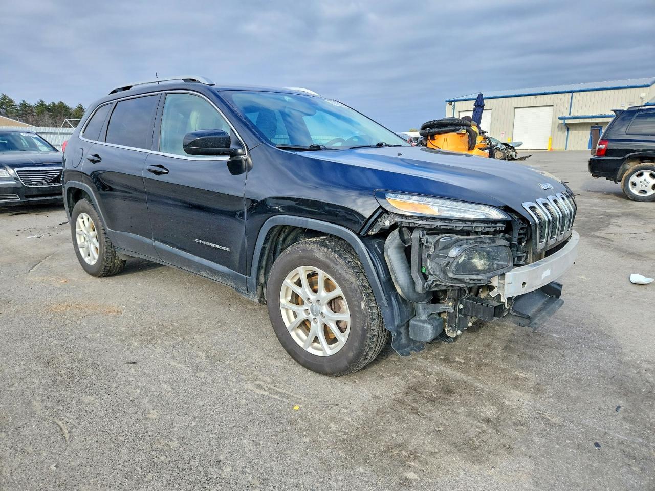 2017 JEEP CHEROKEE LATITUDE photo 4