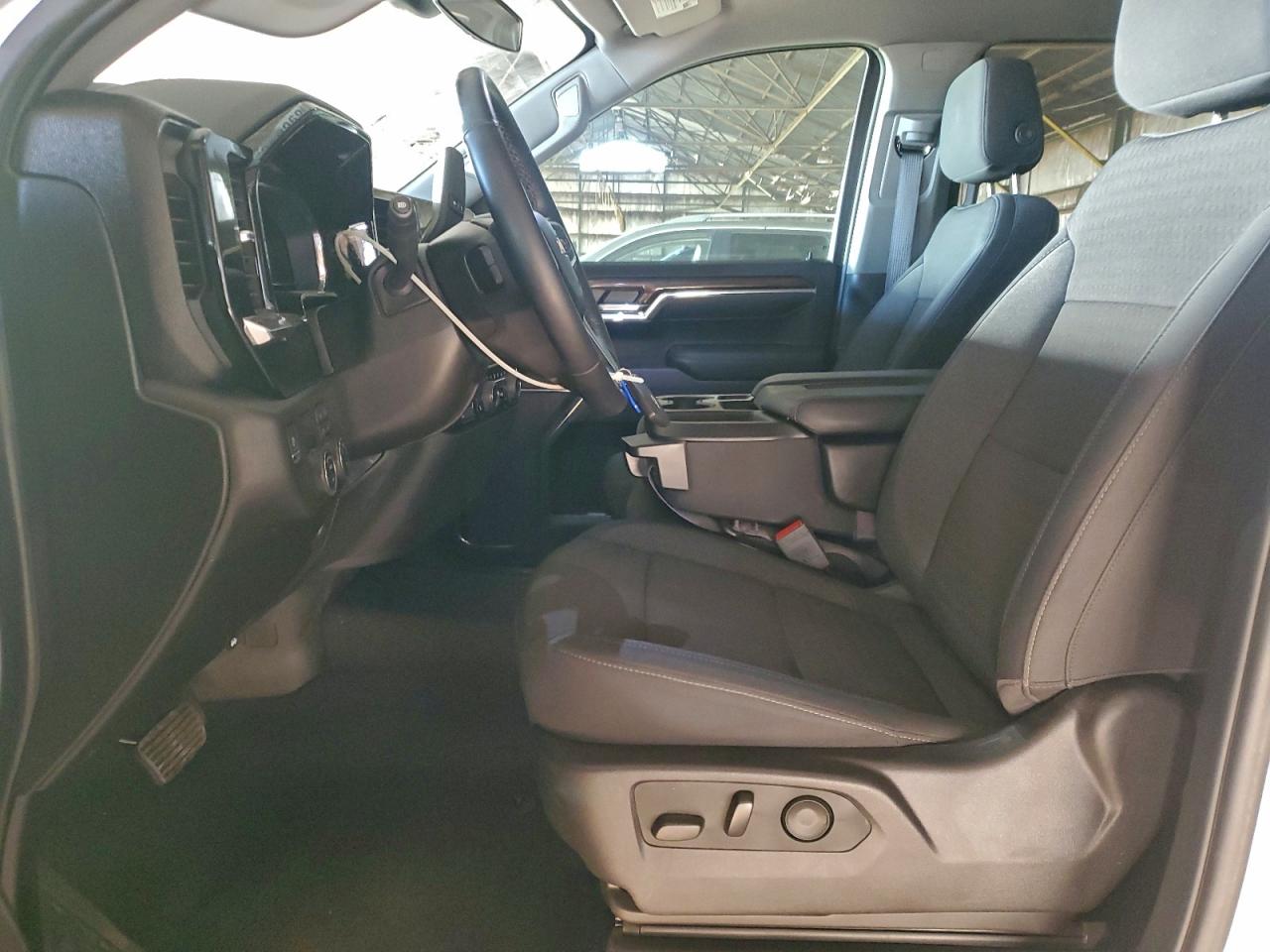 2024 CHEVROLET SILVERADO C1500 LT photo 19