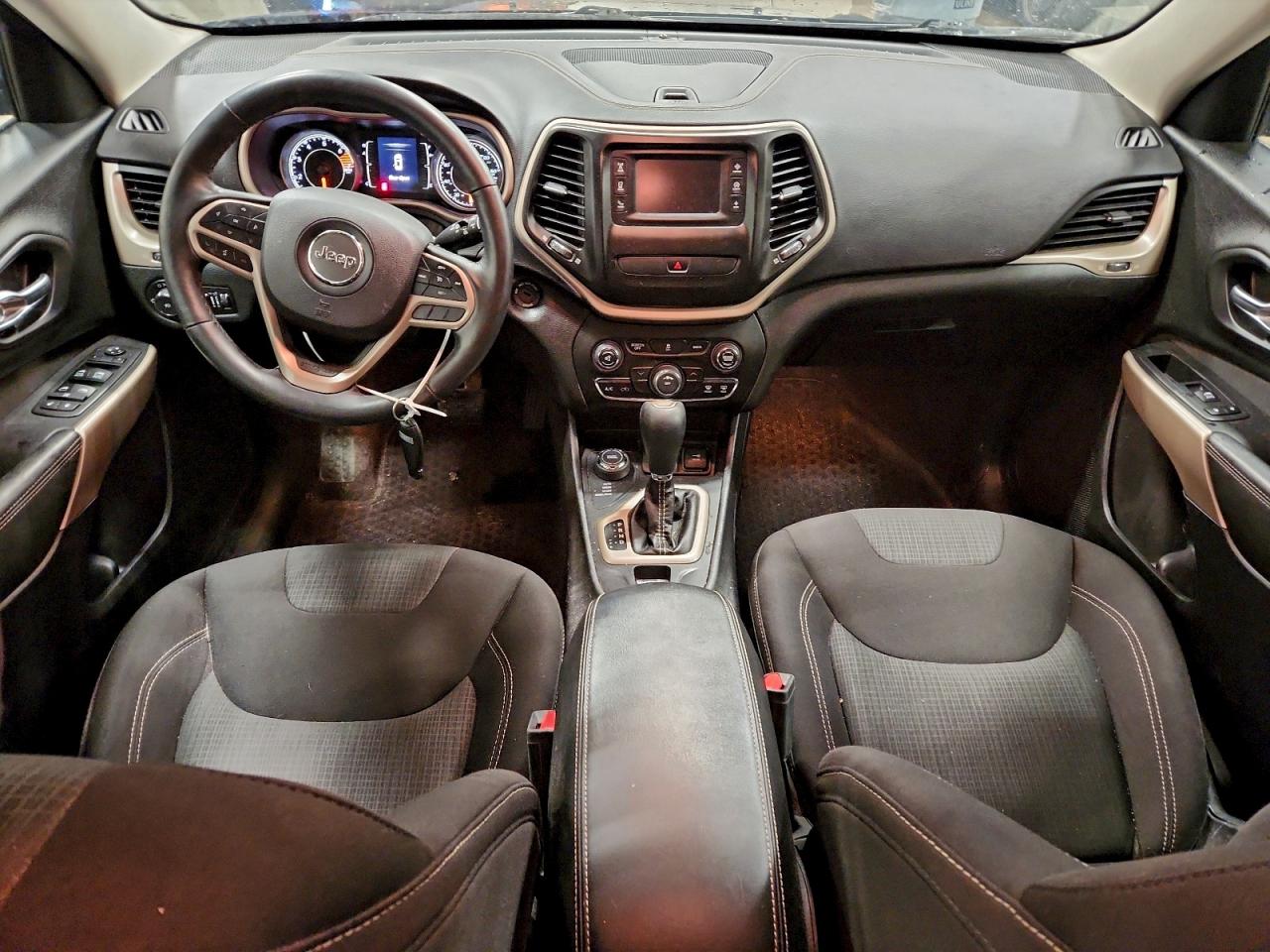 2017 JEEP CHEROKEE LATITUDE photo 8