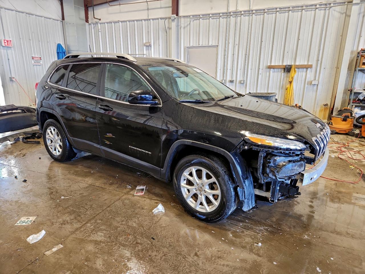 2017 JEEP CHEROKEE LATITUDE photo 4