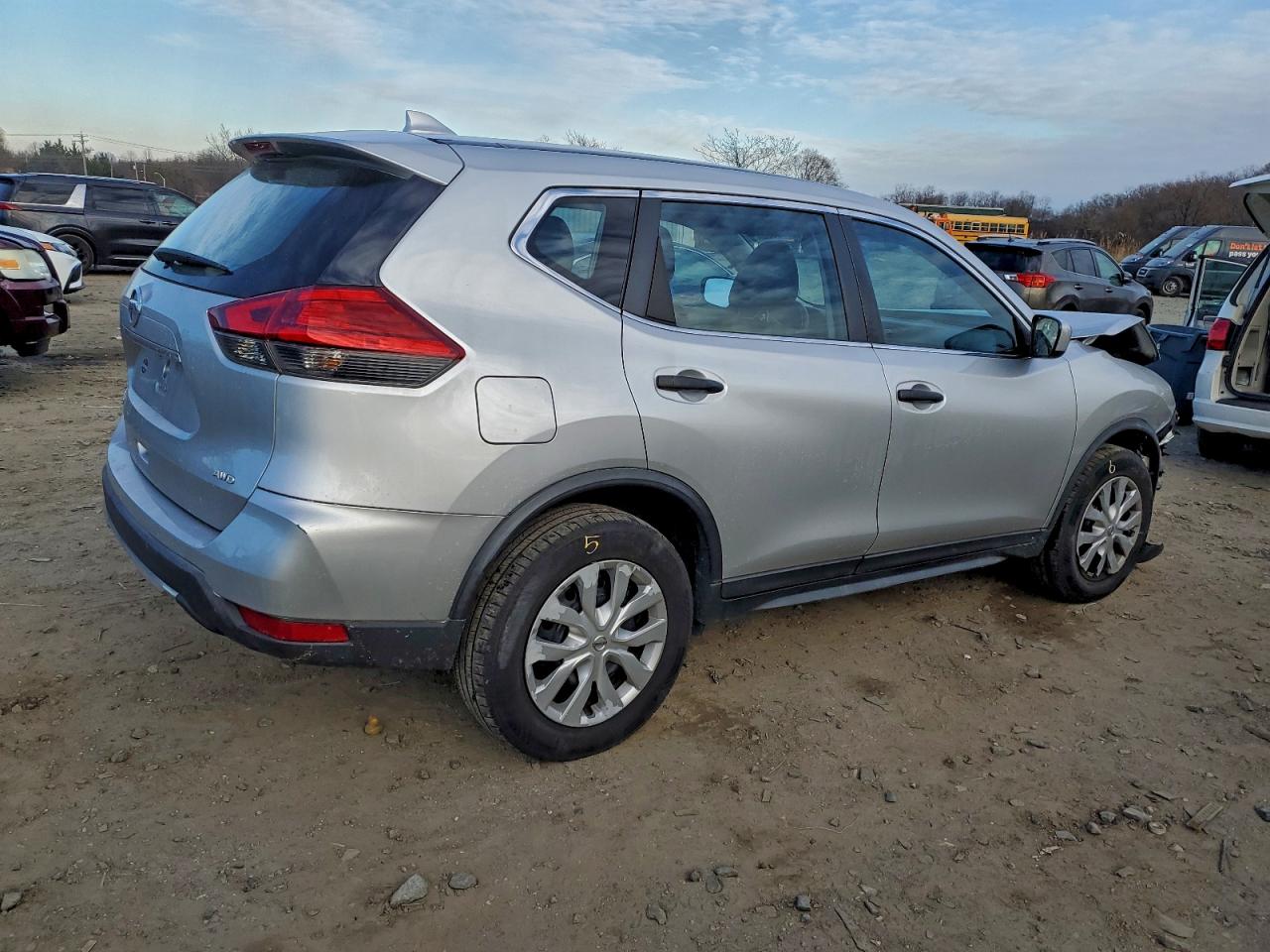2017 NISSAN ROGUE S photo 7