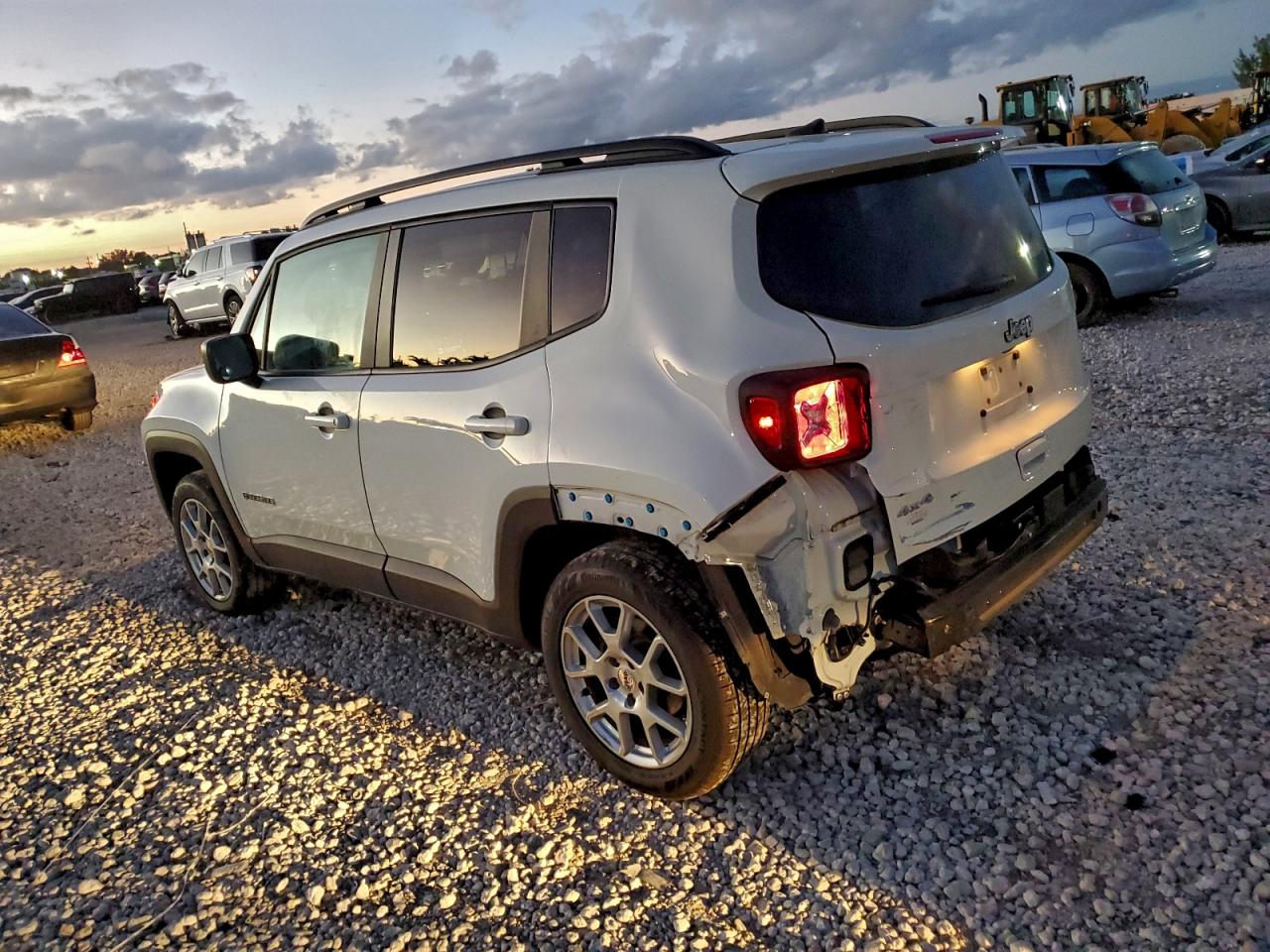 2023 JEEP RENEGADE LATITUDE photo 2