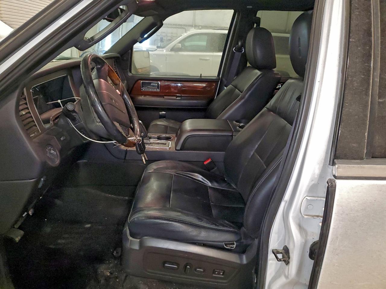 2014 LINCOLN NAVIGATOR L photo 13