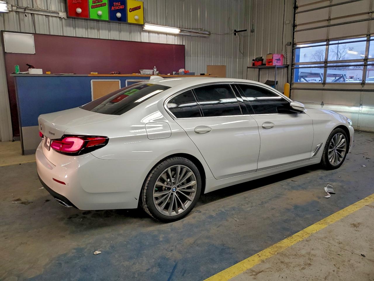 2021 BMW 530 XI photo 3