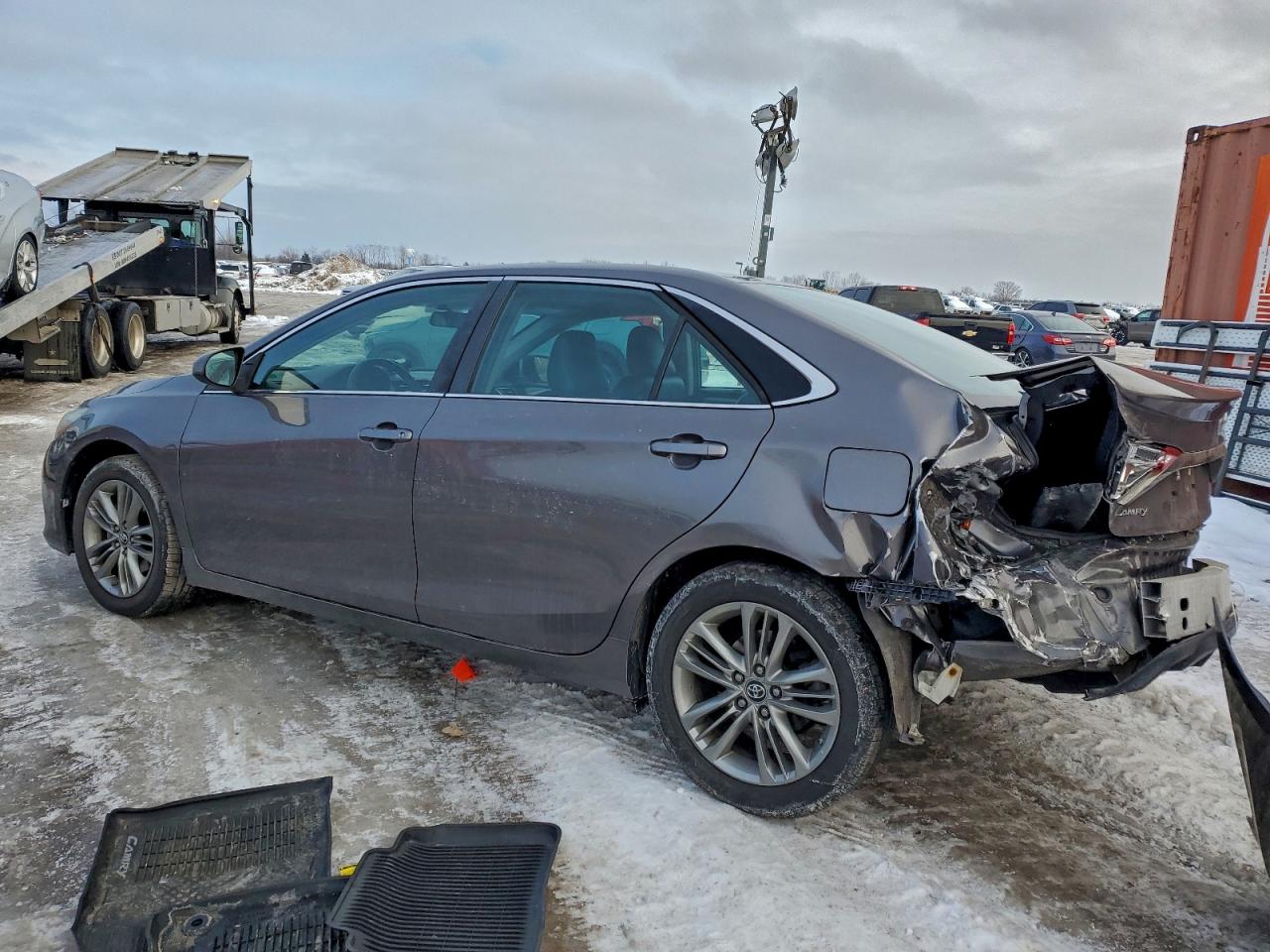 2017 TOYOTA CAMRY LE photo 4
