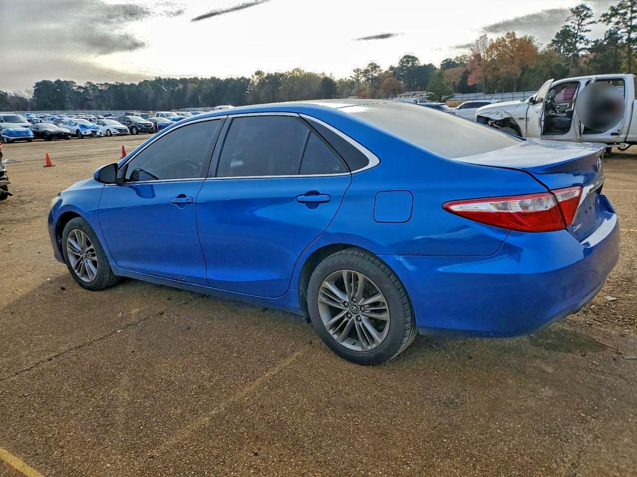 2017 TOYOTA CAMRY LE photo 3