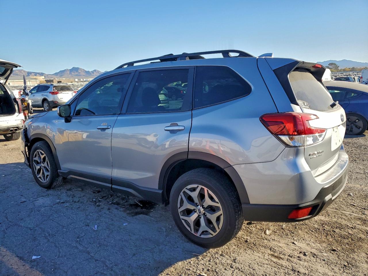 2022 SUBARU FORESTER PREMIUM photo 3