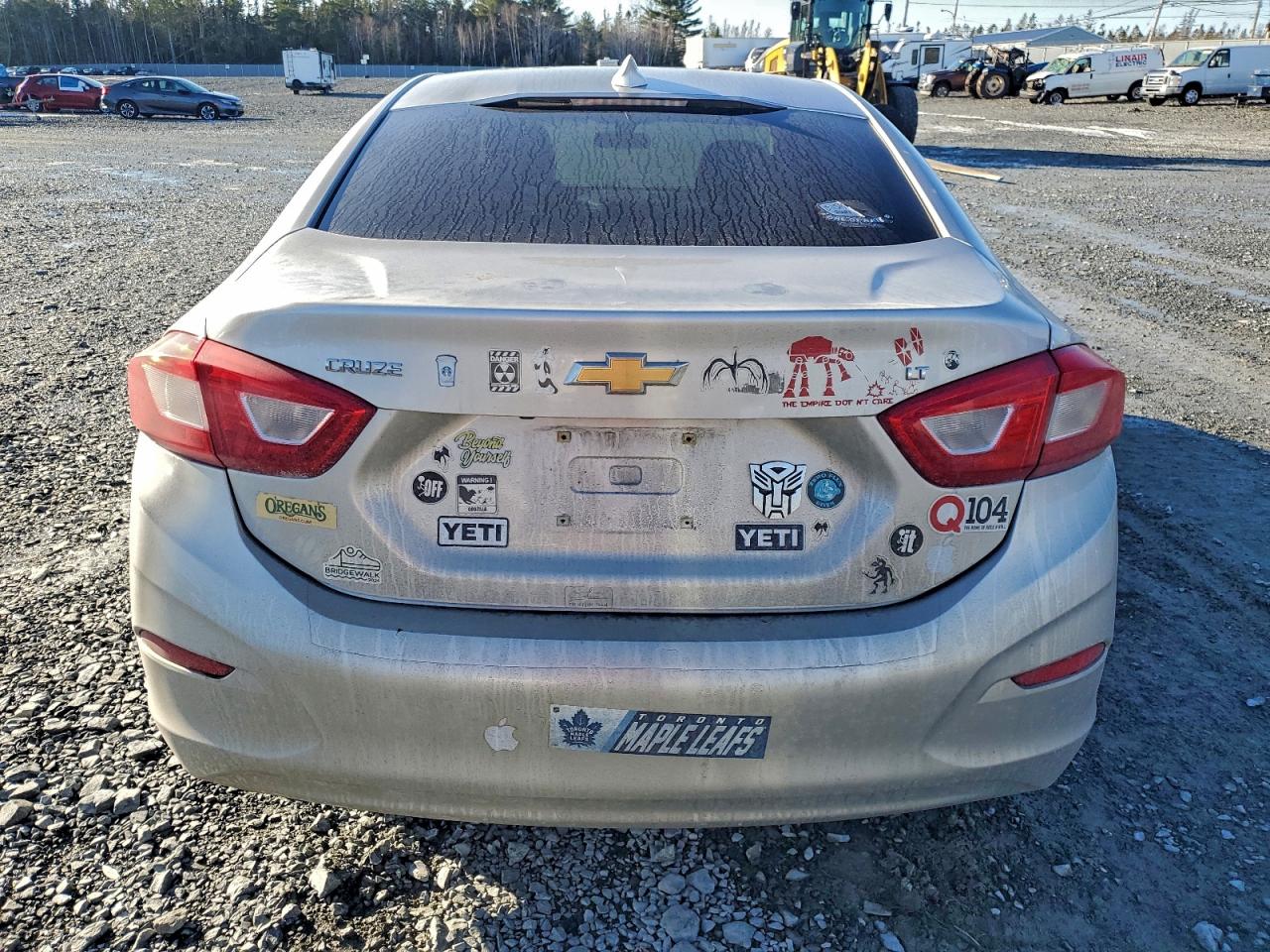 2017 CHEVROLET CRUZE LT photo 6