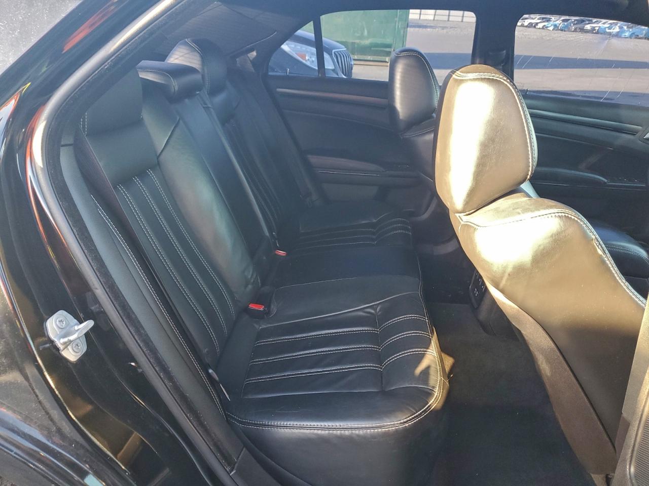 2016 CHRYSLER 300 S photo 10