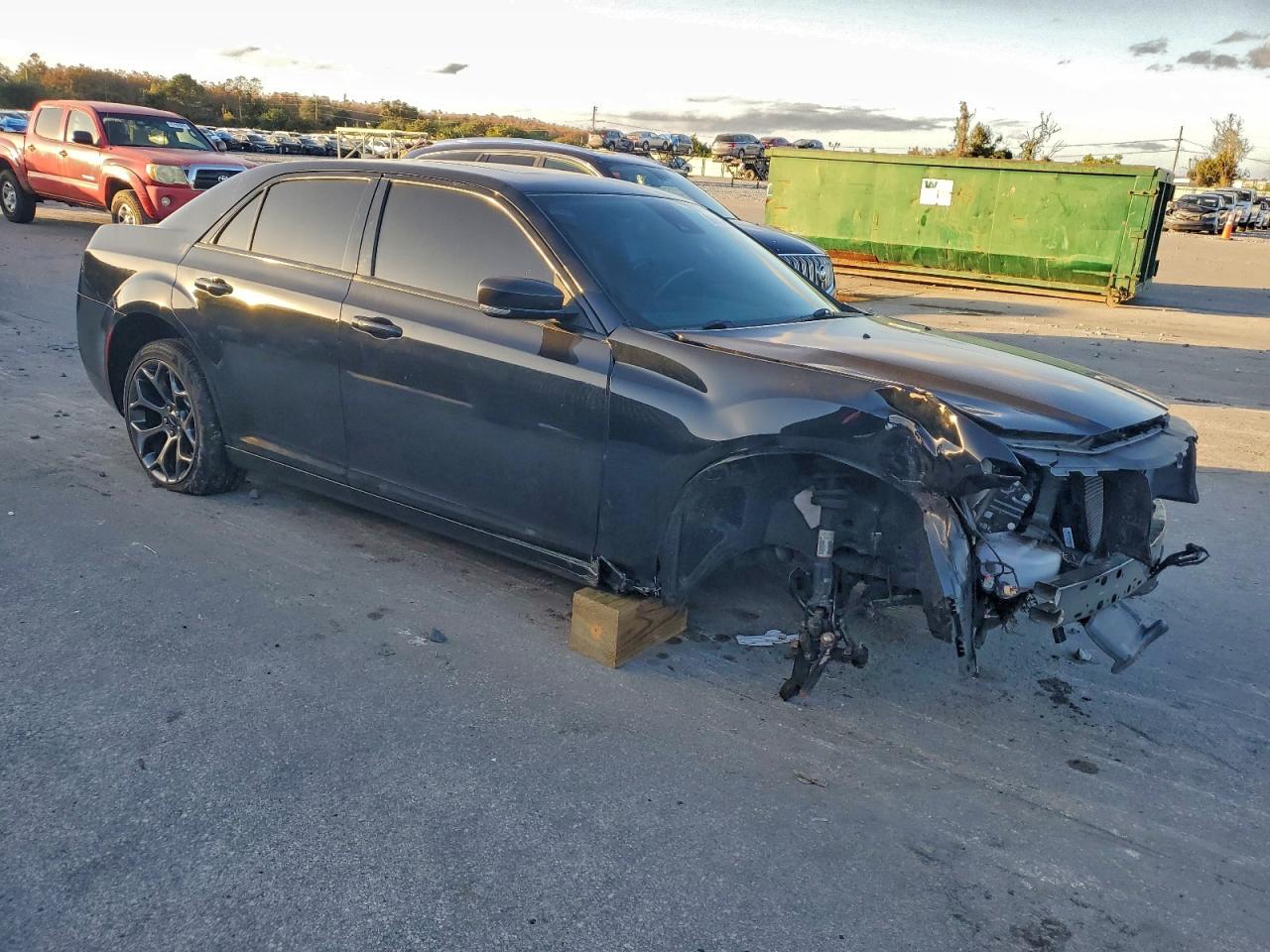 2016 CHRYSLER 300 S photo 4