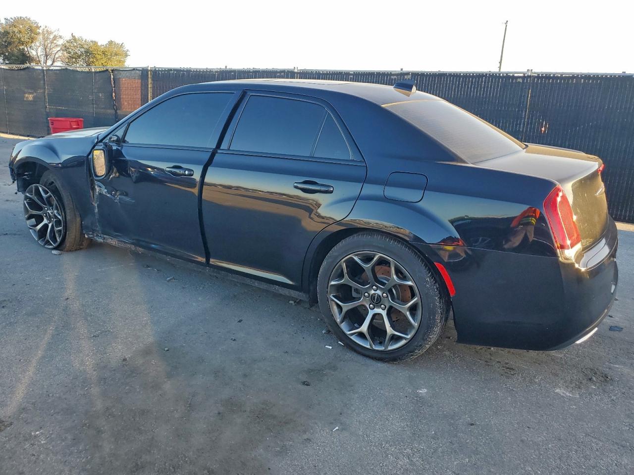 2016 CHRYSLER 300 S photo 2