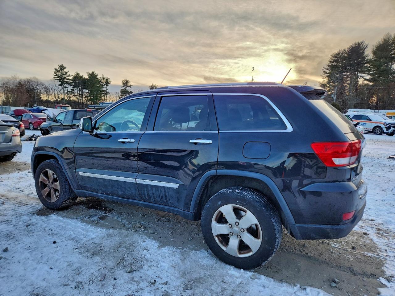 2012 JEEP GRAND CHEROKEE LIMITED photo 4