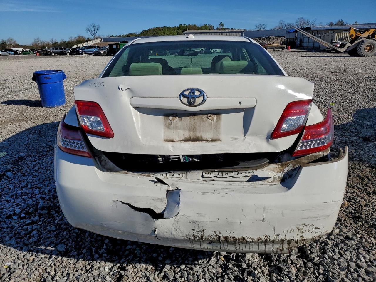 2011 TOYOTA CAMRY LE photo 11