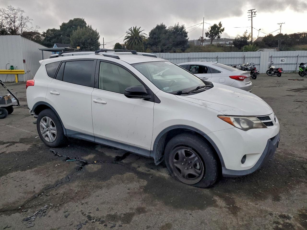 2013 TOYOTA RAV4 LE photo 4
