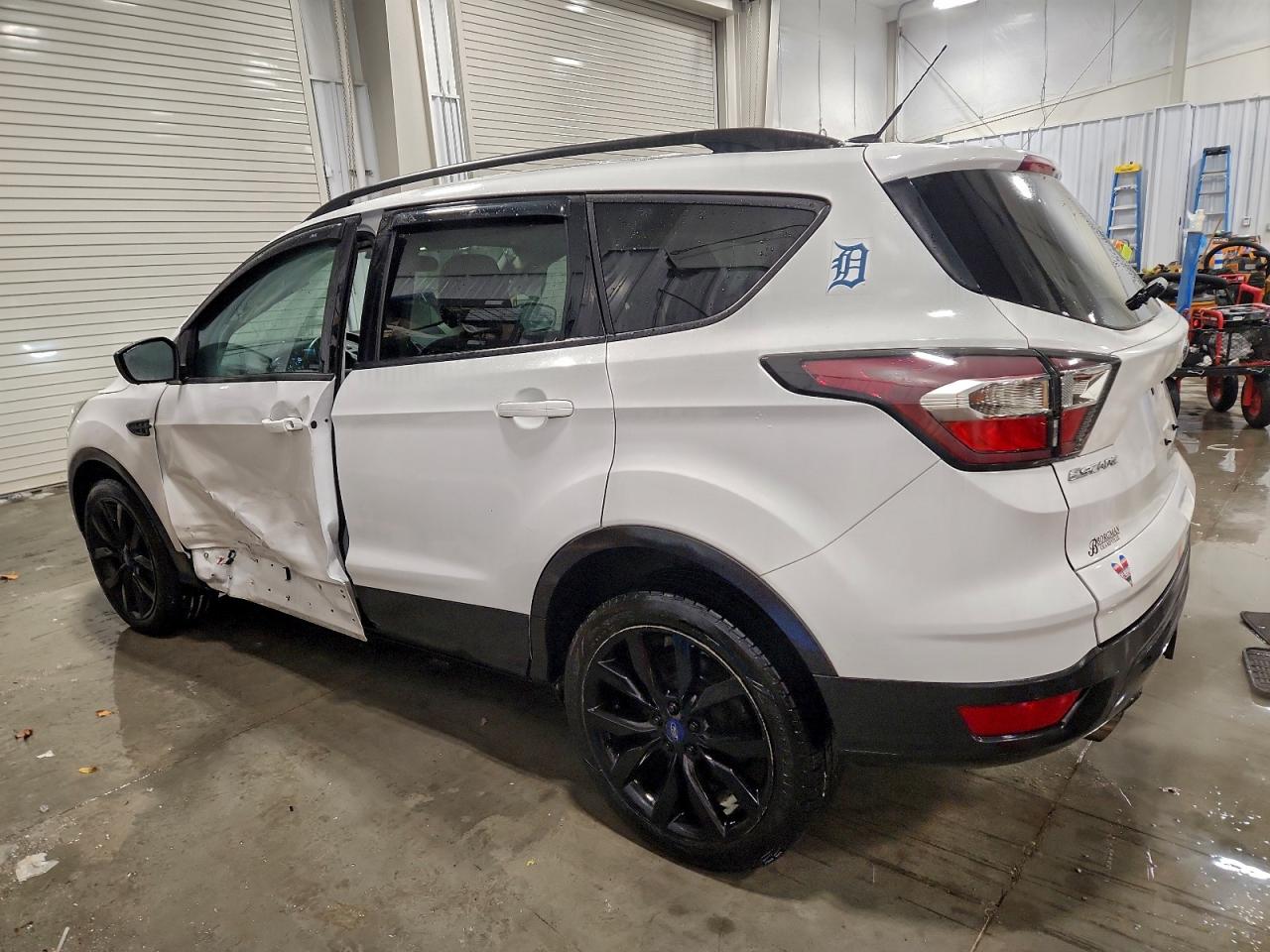 2017 FORD ESCAPE SE photo 4