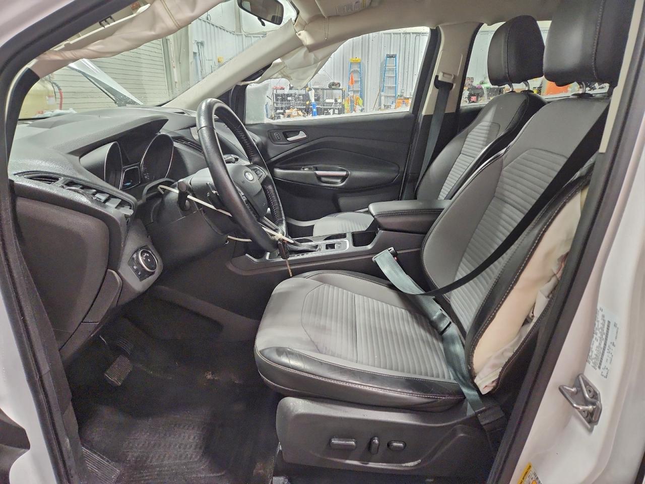 2017 FORD ESCAPE SE photo 19