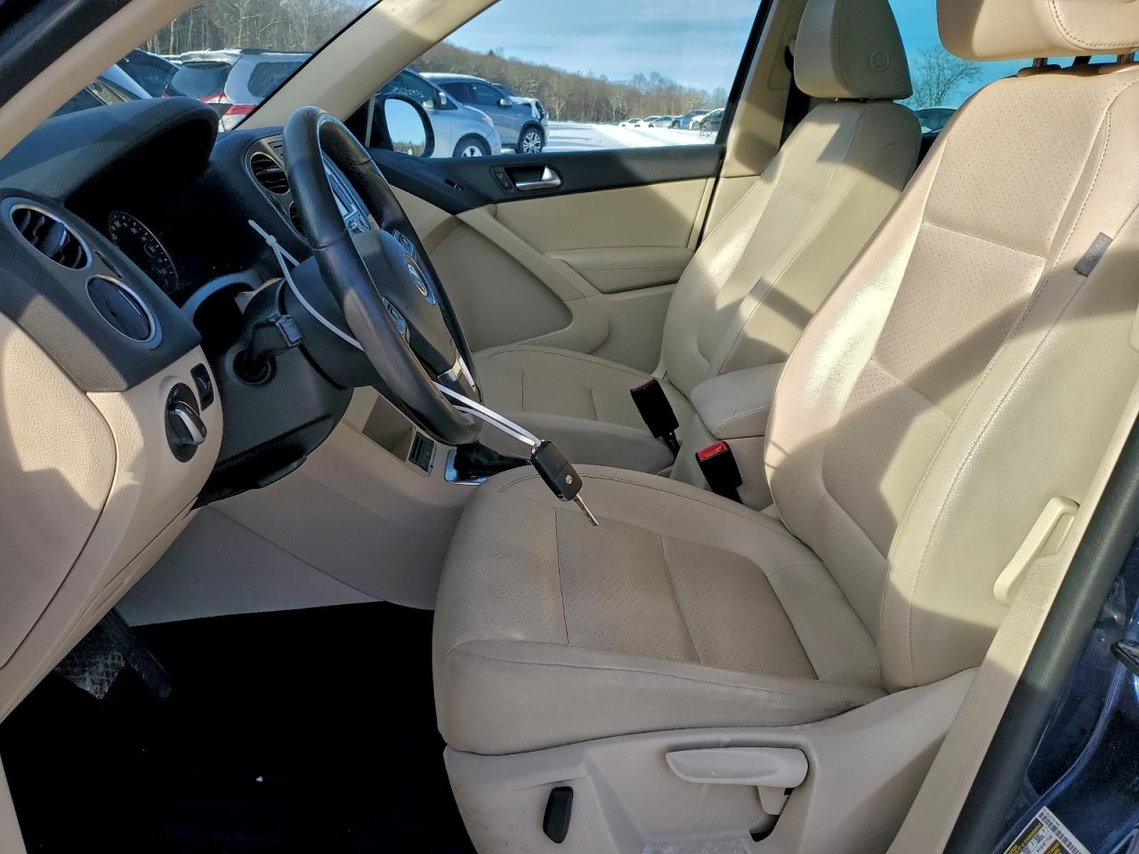 2011 VOLKSWAGEN TIGUAN S photo 19
