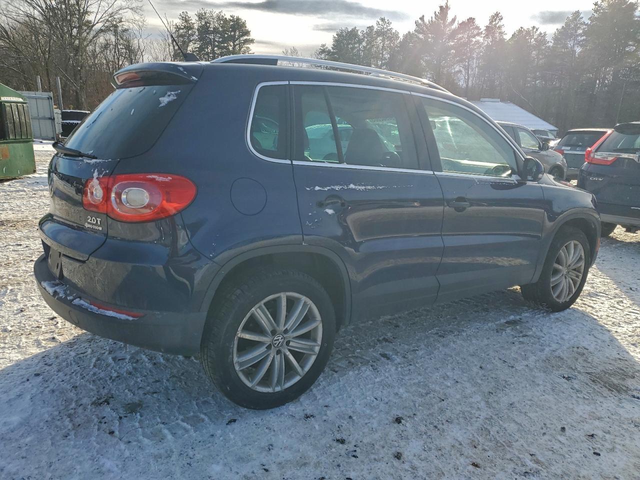 2011 VOLKSWAGEN TIGUAN S photo 7