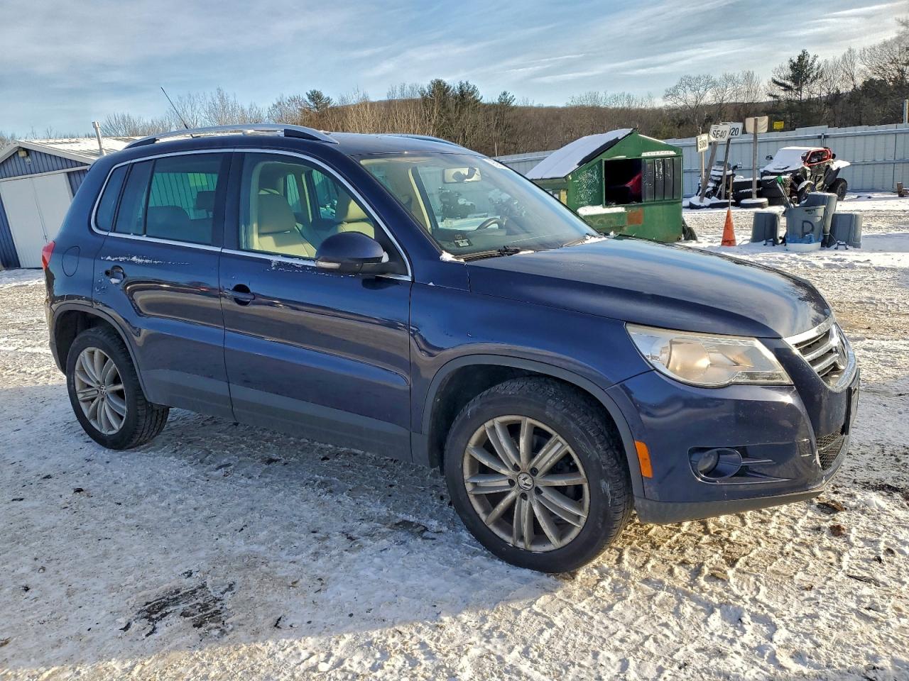 2011 VOLKSWAGEN TIGUAN S photo 10